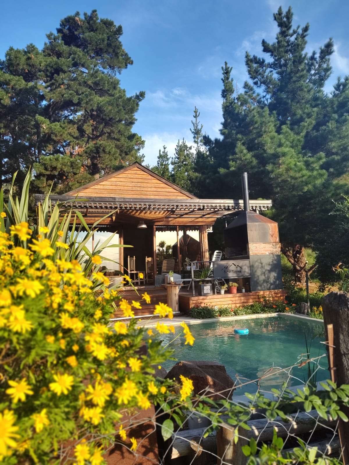 Cabaña Entre Sierras en Tandil con pileta y parque arbolado
